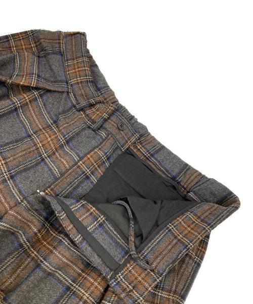 is-ness（イズネス）is-ness (イズネス) WOOL TUCK TROUSERS ブラウン サイズ:46の古着・服飾アイテム