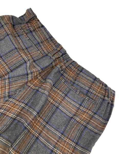 is-ness（イズネス）is-ness (イズネス) WOOL TUCK TROUSERS ブラウン サイズ:46の古着・服飾アイテム