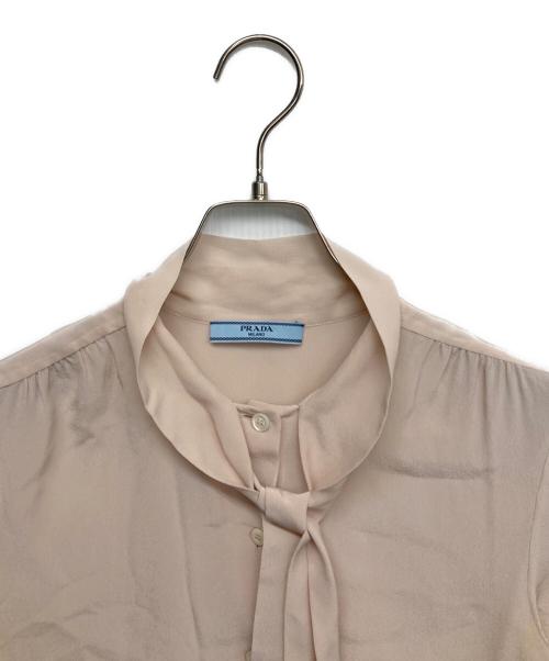 PRADA（プラダ）PRADA (プラダ) シルクボウタイブラウス ピンクベージュ サイズ:38の古着・服飾アイテム