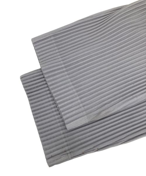HOMME PLISSE ISSEY MIYAKE（オム プリッセ イッセイ ミヤケ）HOMME PLISSE ISSEY MIYAKE (オム プリッセ イッセイ ミヤケ) TAILORED PLEATS  パンツ グレー サイズ:1の古着・服飾アイテム