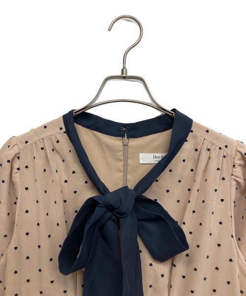 HER LIP TO（ハーリップトゥ）Her lip to (ハーリップトゥ) Heart Dot Bow Tie Chiffon Dress ネイビー×ベージュ サイズ:Mの古着・服飾アイテム