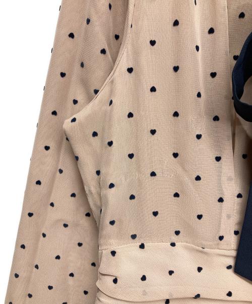 HER LIP TO（ハーリップトゥ）Her lip to (ハーリップトゥ) Heart Dot Bow Tie Chiffon Dress ネイビー×ベージュ サイズ:Mの古着・服飾アイテム