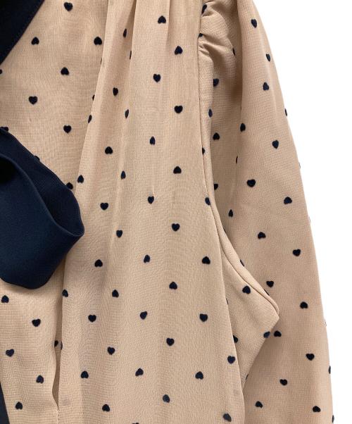 HER LIP TO（ハーリップトゥ）Her lip to (ハーリップトゥ) Heart Dot Bow Tie Chiffon Dress ネイビー×ベージュ サイズ:Mの古着・服飾アイテム