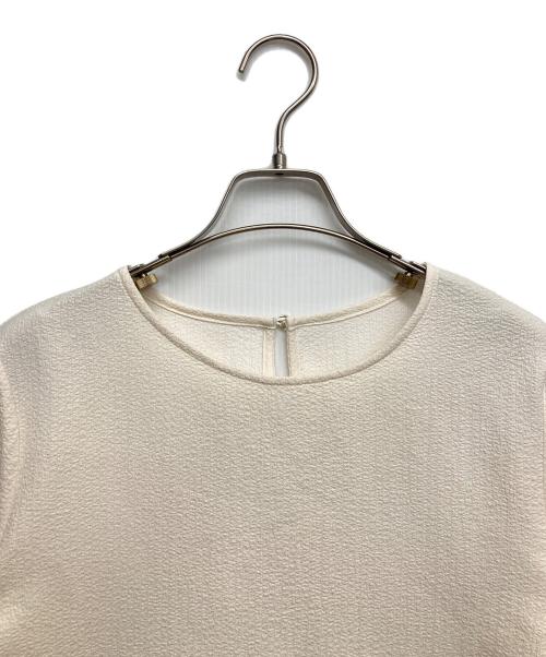 INDIVI（インディヴィ）INDIVI (インディヴィ) シンプルTブラウス ベージュ サイズ:40 未使用品の古着・服飾アイテム