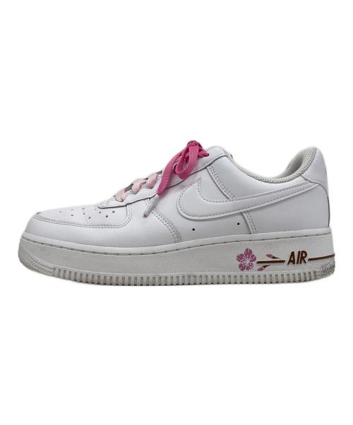 NIKE（ナイキ）NIKE (ナイキ) AIR FORCE 1 '07 SE ホワイト/ホワイト-プレイフルピンク ホワイト サイズ:24.5の古着・服飾アイテム