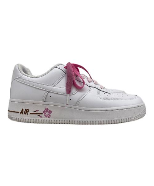 NIKE（ナイキ）NIKE (ナイキ) AIR FORCE 1 '07 SE ホワイト/ホワイト-プレイフルピンク ホワイト サイズ:24.5の古着・服飾アイテム