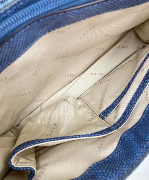GUESS（ゲス）GUESS (ゲス) IN LOVE TOP HANDLE FLAP インディゴの古着・服飾アイテム