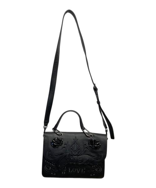 GUESS（ゲス）GUESS (ゲス) IN LOVE TOP HANDLE FLAP ブラックの古着・服飾アイテム
