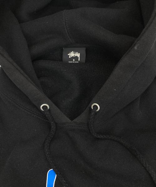 stussy（ステューシー）stussy (ステューシー) プリントプルオーバーパーカー ブラック サイズ:Ｓの古着・服飾アイテム