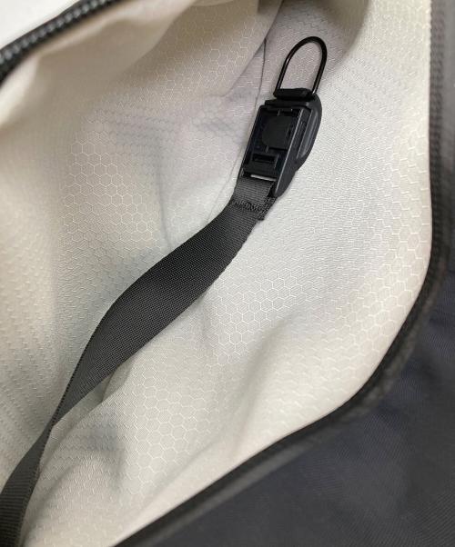ALPAKA（アルパカ）ALPAKA (アルパカ) METRO CROSSBODY ブラックの古着・服飾アイテム