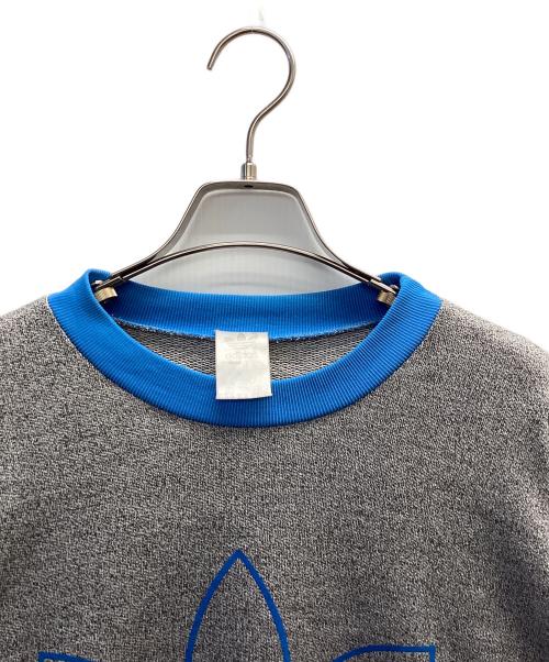 adidas（アディダス）adidas (アディダス) プリントスウェット ブルー×グレー サイズ:-の古着・服飾アイテム