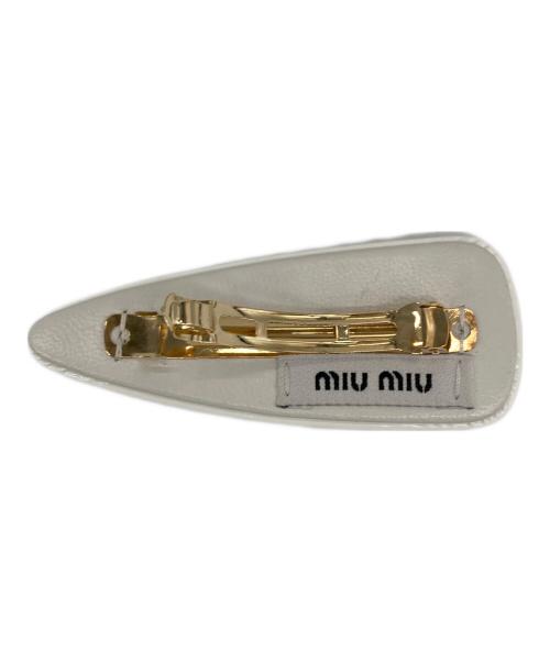 MIU MIU（ミュウミュウ）MIU MIU (ミュウミュウ) バレッタ ホワイトの古着・服飾アイテム