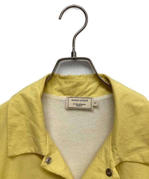 maison kitsune（メゾンキツネ）maison kitsune (メゾンキツネ) コーチジャケット　アウター　ジャケット イエロー サイズ:Ｓの古着・服飾アイテム
