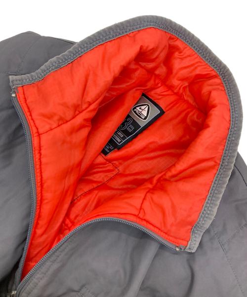 NIKE ACG（ナイキエーシージー）NIKE ACG (ナイキエーシージー) パフジャケット グレー サイズ:Ｌの古着・服飾アイテム