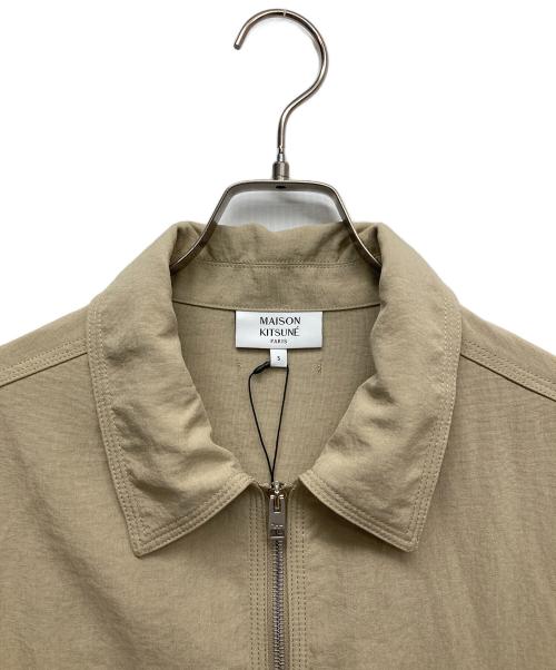 maison kitsune（メゾンキツネ）MAISON KITSUNE (メゾンキツネ) ZIPPED JACKET ベージュ サイズ:S 未使用品の古着・服飾アイテム