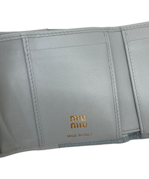 MIU MIU（ミュウミュウ）MIU MIU (ミュウミュウ) コンパクトウォレット スカイブルーの古着・服飾アイテム