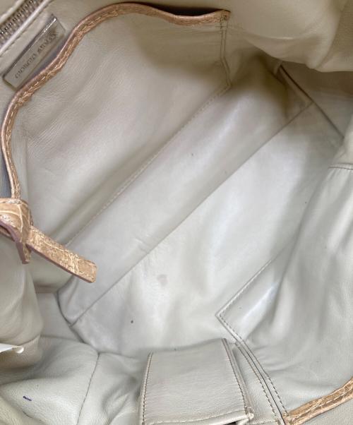 GIORGIO ARMANI（ジョルジオアルマーニ）GIORGIO ARMANI (ジョルジオアルマーニ) クロコダイル型押し ハンドバッグ ベージュの古着・服飾アイテム