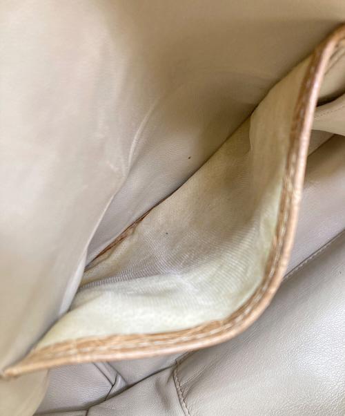 GIORGIO ARMANI（ジョルジオアルマーニ）GIORGIO ARMANI (ジョルジオアルマーニ) クロコダイル型押し ハンドバッグ ベージュの古着・服飾アイテム
