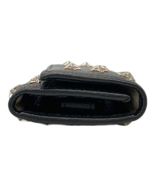 JIMMY CHOO（ジミーチュウ）JIMMY CHOO (ジミーチュウ) スタースタッツ付きキーケース ブラックの古着・服飾アイテム