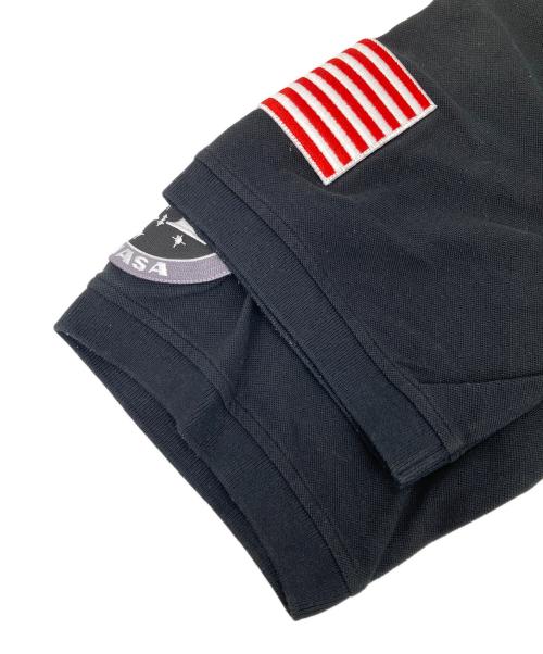 BALENCIAGA（バレンシアガ）BALENCIAGA (バレンシアガ) NASA SPACE BADGE EMBROIDERED UNIFIT POLO SHIRT ブラック サイズ:Sの古着・服飾アイテム