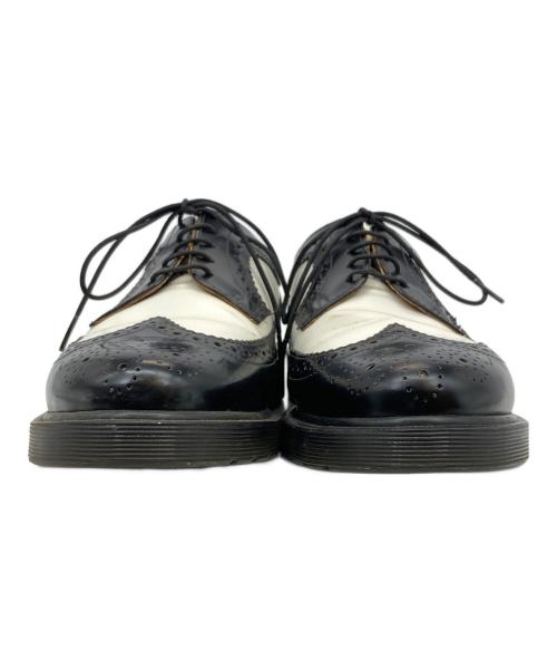 Dr.Martens（ドクターマーチン）Dr.Martens (ドクターマーチン) ウィングチップレザーシューズ ホワイト×ブラック サイズ:UK8の古着・服飾アイテム
