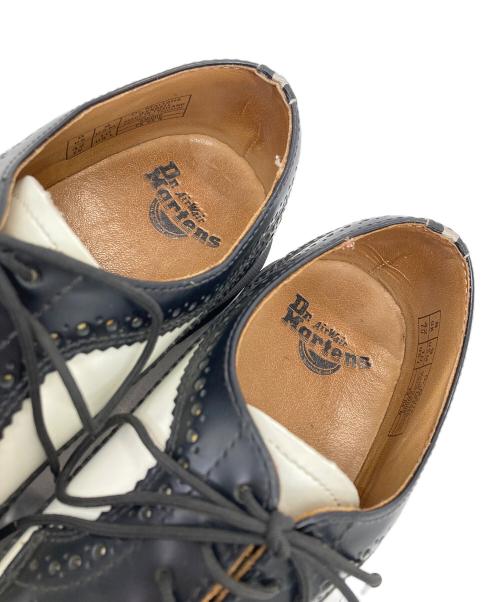 Dr.Martens（ドクターマーチン）Dr.Martens (ドクターマーチン) ウィングチップレザーシューズ ホワイト×ブラック サイズ:UK8の古着・服飾アイテム