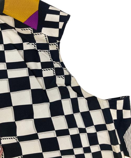 GIANNI VERSACE（ジャンニ・ヴェルサーチ）GIANNI VERSACE (ジャンニ・ヴェルサーチ) 総柄ベスト ブラック サイズ:48の古着・服飾アイテム