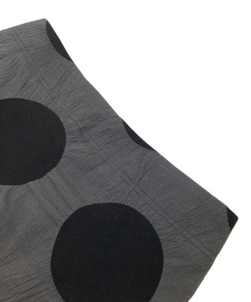 ISSEY MIYAKE（イッセイミヤケ）ISSEY MIYAKE (イッセイミヤケ) ドットタイトスカート グレー×ブラック サイズ:1の古着・服飾アイテム
