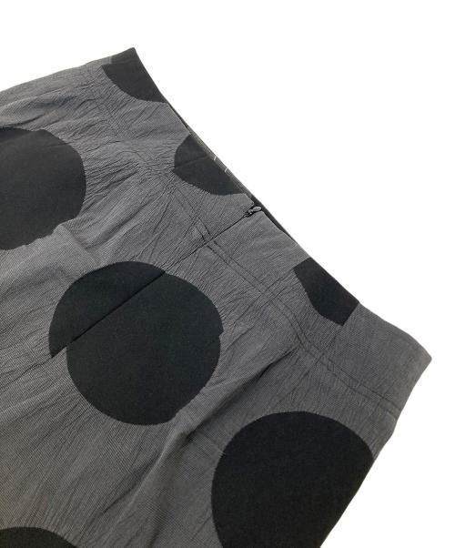 ISSEY MIYAKE（イッセイミヤケ）ISSEY MIYAKE (イッセイミヤケ) ドットタイトスカート グレー×ブラック サイズ:1の古着・服飾アイテム