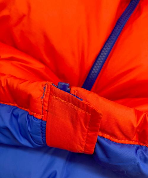 THE NORTH FACE（ザ ノース フェイス）THE NORTH FACE (ザ ノース フェイス) ダウンジャケット レッド×ブルー サイズ:Lの古着・服飾アイテム