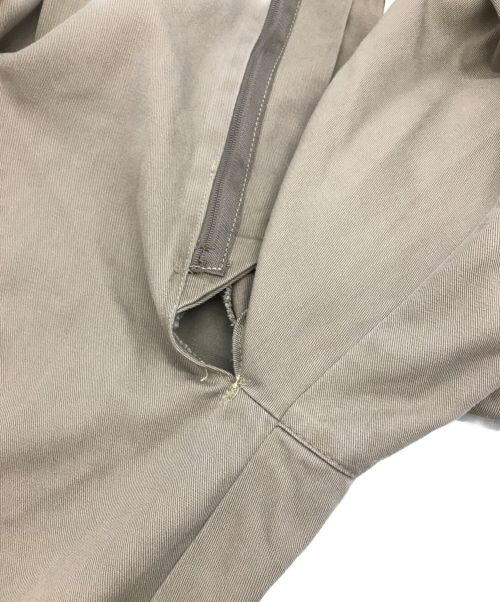 MAISON EUREKA（メゾンエウレカ）MAISON EUREKA (メゾンエウレカ) リメイクデザインタックパンツ ベージュ サイズ:Sの古着・服飾アイテム