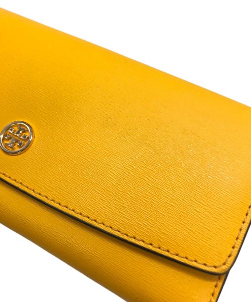 TORY BURCH（トリーバーチ）TORY BURCH (トリーバーチ) フラップロングウォレット イエロー サイズ:下記参照の古着・服飾アイテム