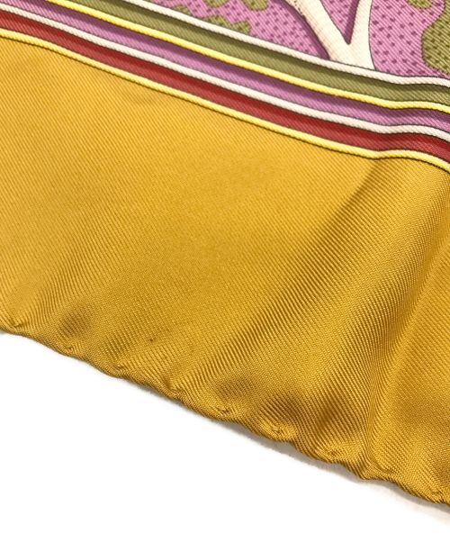 Salvatore Ferragamo（サルヴァトーレ フェラガモ）Salvatore Ferragamo (サルヴァトーレ フェラガモ) シルクスカーフ イエロー×レッド サイズ:下記参照の古着・服飾アイテム