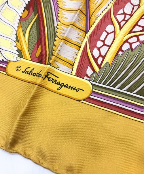 Salvatore Ferragamo（サルヴァトーレ フェラガモ）Salvatore Ferragamo (サルヴァトーレ フェラガモ) シルクスカーフ イエロー×レッド サイズ:下記参照の古着・服飾アイテム