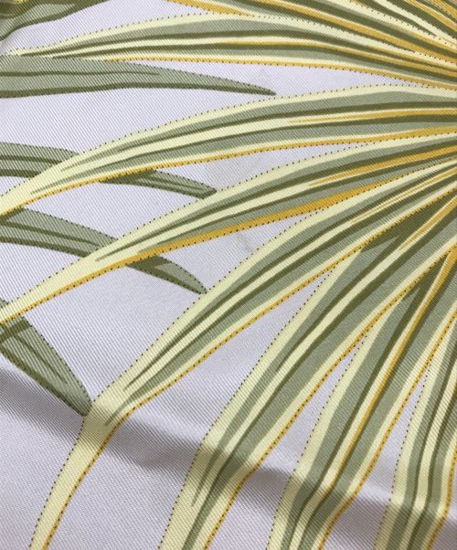 Salvatore Ferragamo（サルヴァトーレ フェラガモ）Salvatore Ferragamo (サルヴァトーレ フェラガモ) シルクスカーフ イエロー×レッド サイズ:下記参照の古着・服飾アイテム