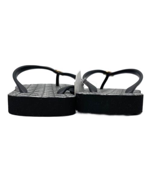 TORY BURCH（トリーバーチ）TORY BURCH (トリーバーチ) ビーチサンダル ネイビー×ホワイト サイズ:8（25ｃｍ相当） 未使用品の古着・服飾アイテム