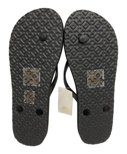 TORY BURCH（トリーバーチ）TORY BURCH (トリーバーチ) ビーチサンダル ネイビー×ホワイト サイズ:8（25ｃｍ相当） 未使用品の古着・服飾アイテム