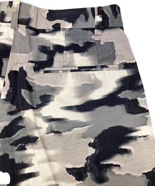 JOHN LAWRENCE SULLIVAN（ジョン ローレンス サリバン）JOHN LAWRENCE SULLIVAN (ジョン ローレンス サリバン) 総柄パンツ グレー×ホワイト サイズ:38の古着・服飾アイテム