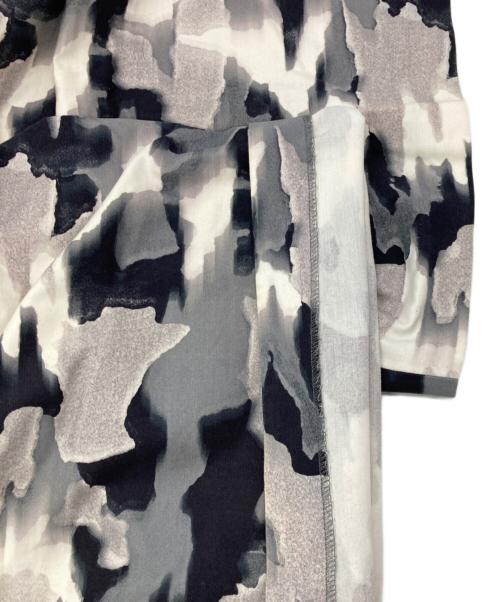 JOHN LAWRENCE SULLIVAN（ジョン ローレンス サリバン）JOHN LAWRENCE SULLIVAN (ジョン ローレンス サリバン) 総柄パンツ グレー×ホワイト サイズ:38の古着・服飾アイテム