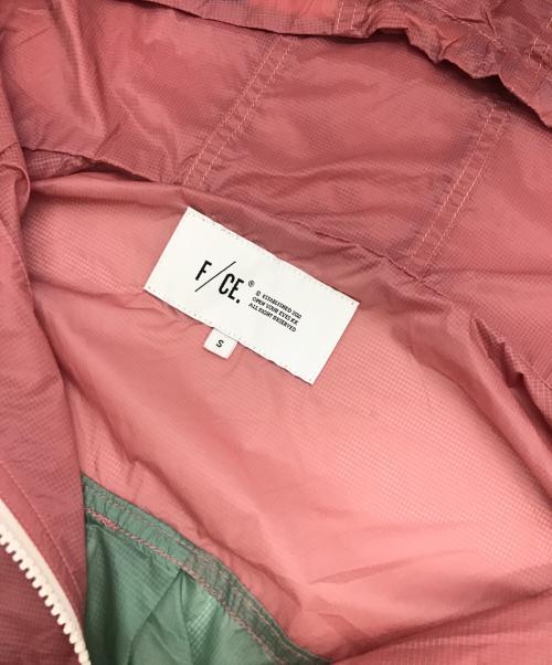 F/CE.（エフシーイー）F/CE. (エフシーイー) リップナイロン ビッグアノラック ピンク×グリーン サイズ:Ｓの古着・服飾アイテム