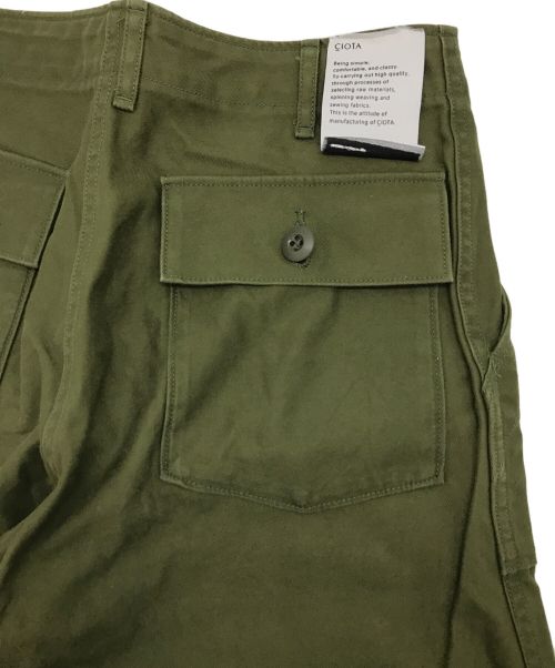 CIOTA（シオタ）CIOTA (シオタ) スビンコットンバックサテンベイカーパンツ グリーン サイズ:1の古着・服飾アイテム