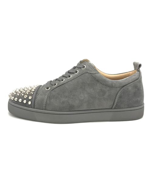 Christian Louboutin（クリスチャン・ルブタン）Christian Louboutin (クリスチャン・ルブタン) スタッズスウェードスニーカー グレー サイズ:39 1/2の古着・服飾アイテム