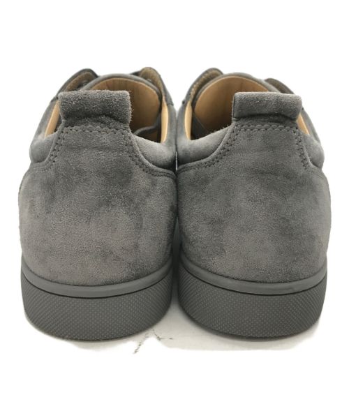 Christian Louboutin（クリスチャン・ルブタン）Christian Louboutin (クリスチャン・ルブタン) スタッズスウェードスニーカー グレー サイズ:39 1/2の古着・服飾アイテム