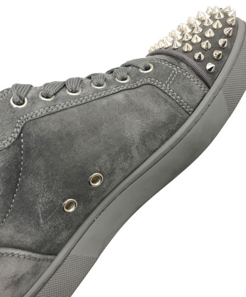 Christian Louboutin（クリスチャン・ルブタン）Christian Louboutin (クリスチャン・ルブタン) スタッズスウェードスニーカー グレー サイズ:39 1/2の古着・服飾アイテム