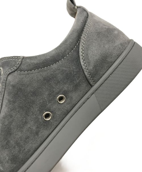 Christian Louboutin（クリスチャン・ルブタン）Christian Louboutin (クリスチャン・ルブタン) スタッズスウェードスニーカー グレー サイズ:39 1/2の古着・服飾アイテム