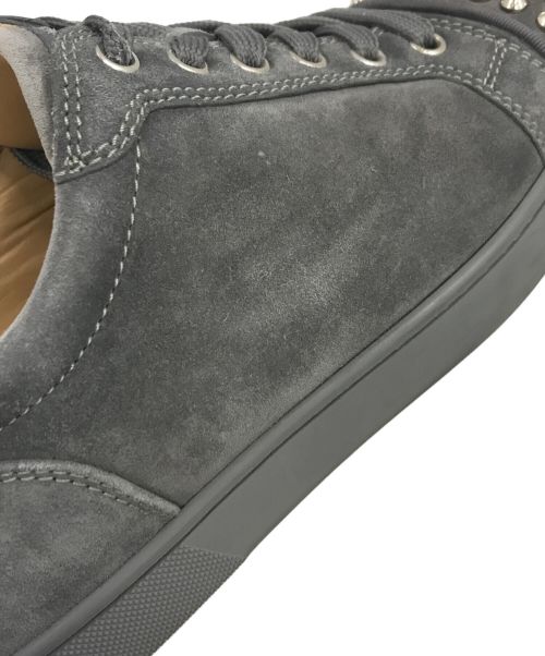 Christian Louboutin（クリスチャン・ルブタン）Christian Louboutin (クリスチャン・ルブタン) スタッズスウェードスニーカー グレー サイズ:39 1/2の古着・服飾アイテム