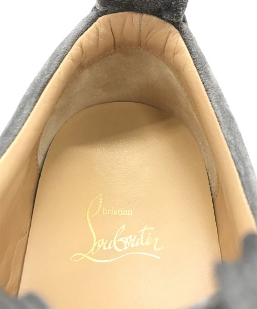 Christian Louboutin（クリスチャン・ルブタン）Christian Louboutin (クリスチャン・ルブタン) スタッズスウェードスニーカー グレー サイズ:39 1/2の古着・服飾アイテム