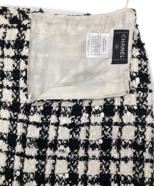 CHANEL（シャネル）CHANEL (シャネル) スパンコールツイードタイトスカート ホワイト×ブラック サイズ:36の古着・服飾アイテム