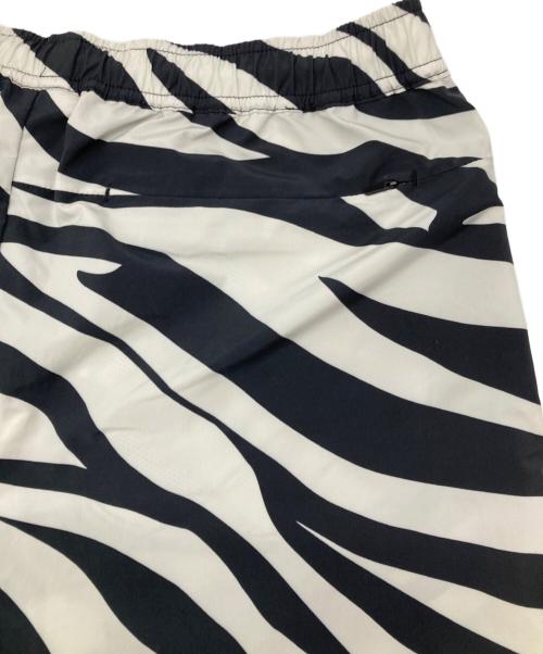 F.C.R.B.（エフシーレアルブリストル）F.C.R.B. (エフシーレアルブリストル) ハーフパンツ ホワイト×ブラック サイズ:Ｍの古着・服飾アイテム