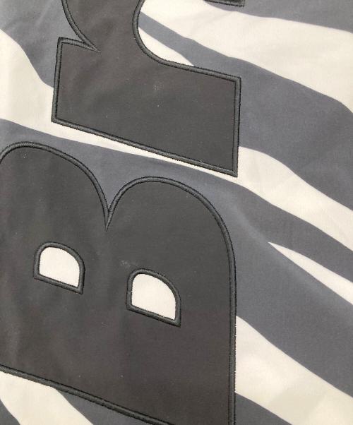 F.C.R.B.（エフシーレアルブリストル）F.C.R.B. (エフシーレアルブリストル) ハーフパンツ ホワイト×ブラック サイズ:Ｍの古着・服飾アイテム